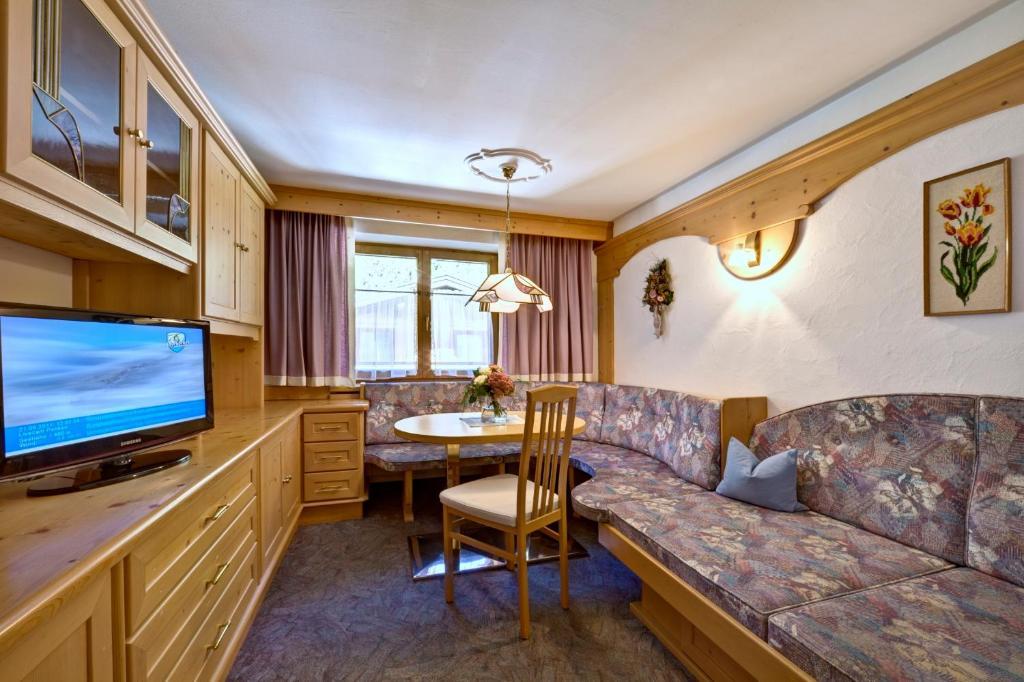 Gaestehaus Oblasser Майрхофен Номер фото